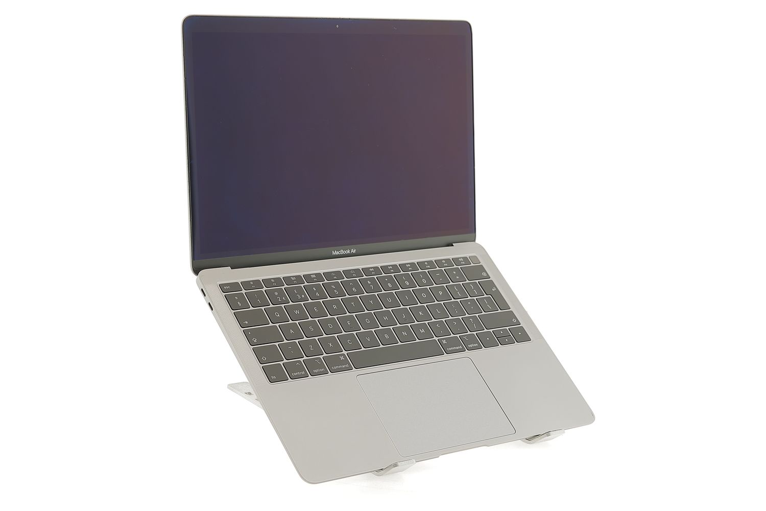 Apple MacBook Air 13″ 2019, i5 1.6 GHz, 8 GB, Intel UHD Graphics 617 256 GB Space Gray - Много добро