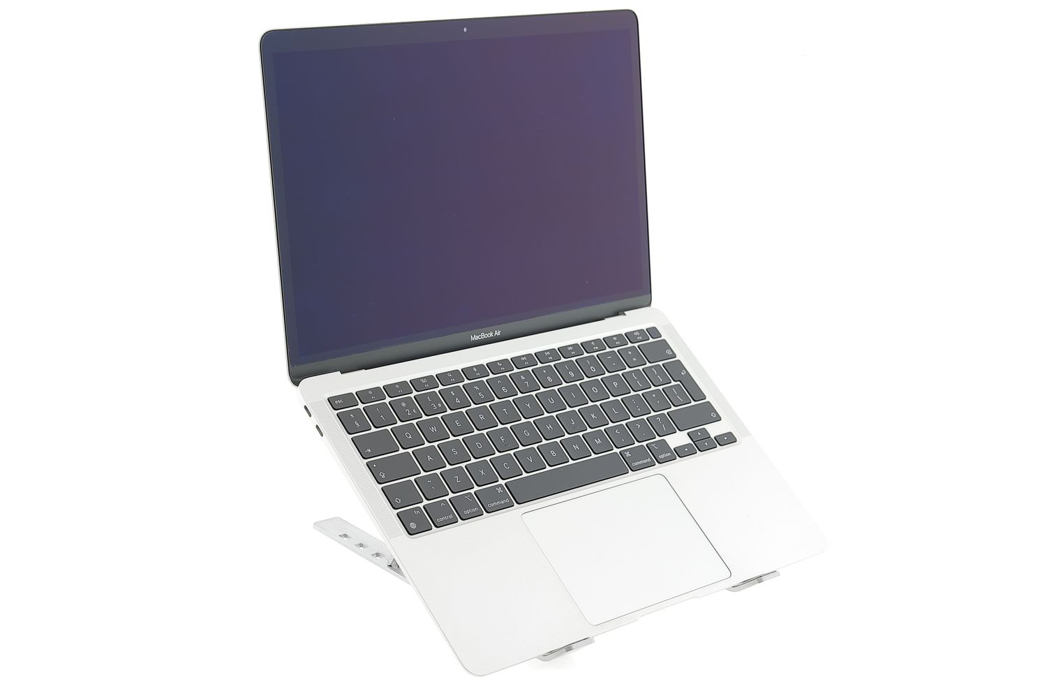 Apple MacBook Air 13″ 2020, M1 8 Cores, 8 GB, 8 core GPU 512 GB Silver - Много добро