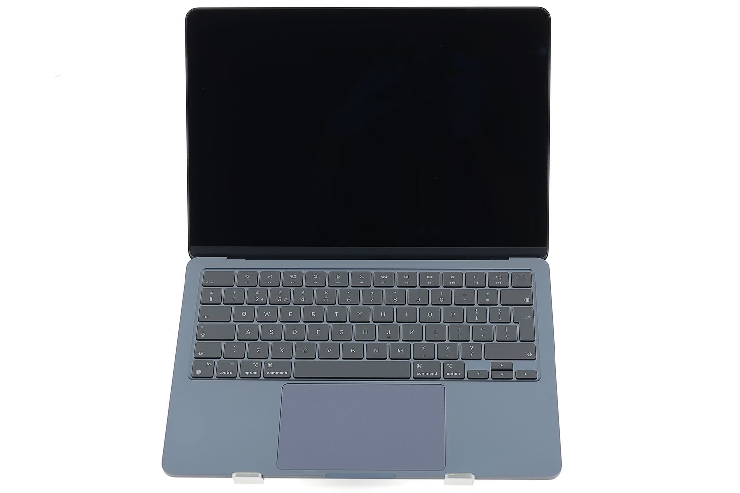 Apple MacBook Air 13″ 2022, M2 8 Cores, 8 GB, 8 core GPU 256 GB Midnight - Отлично