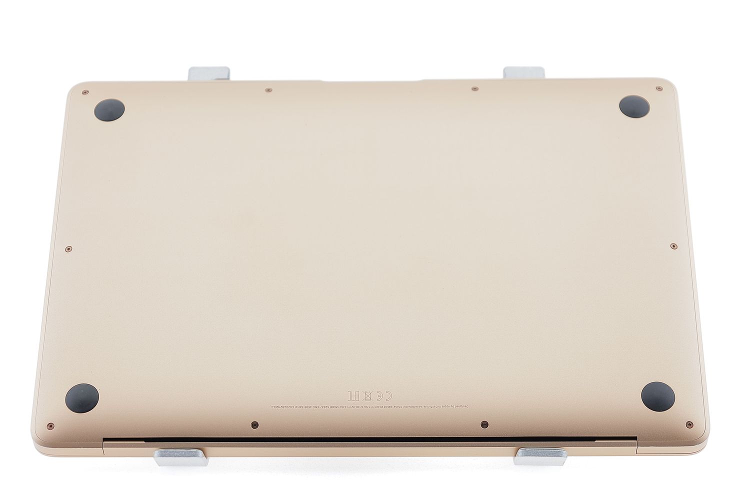 Apple MacBook Air 13″ 2020, M1 8 Cores, 8 GB, 7 core GPU 256 GB Gold - Много добро