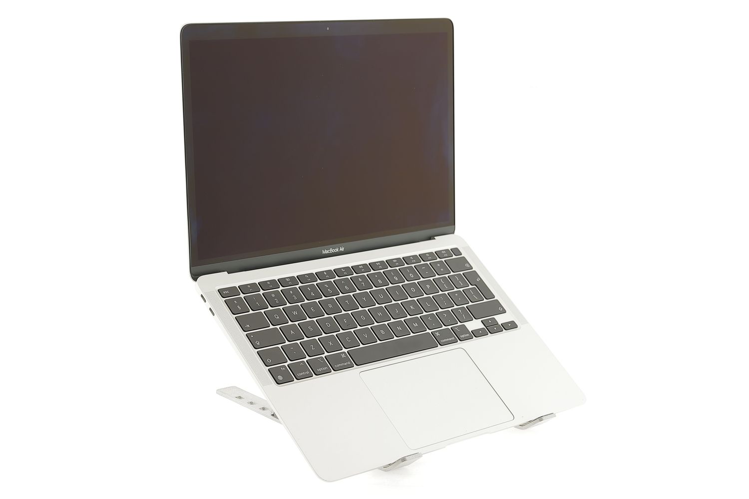Apple MacBook Air 13″ 2020, M1 8 Cores, 8 GB, 7 core GPU 256 GB Silver - Excelent