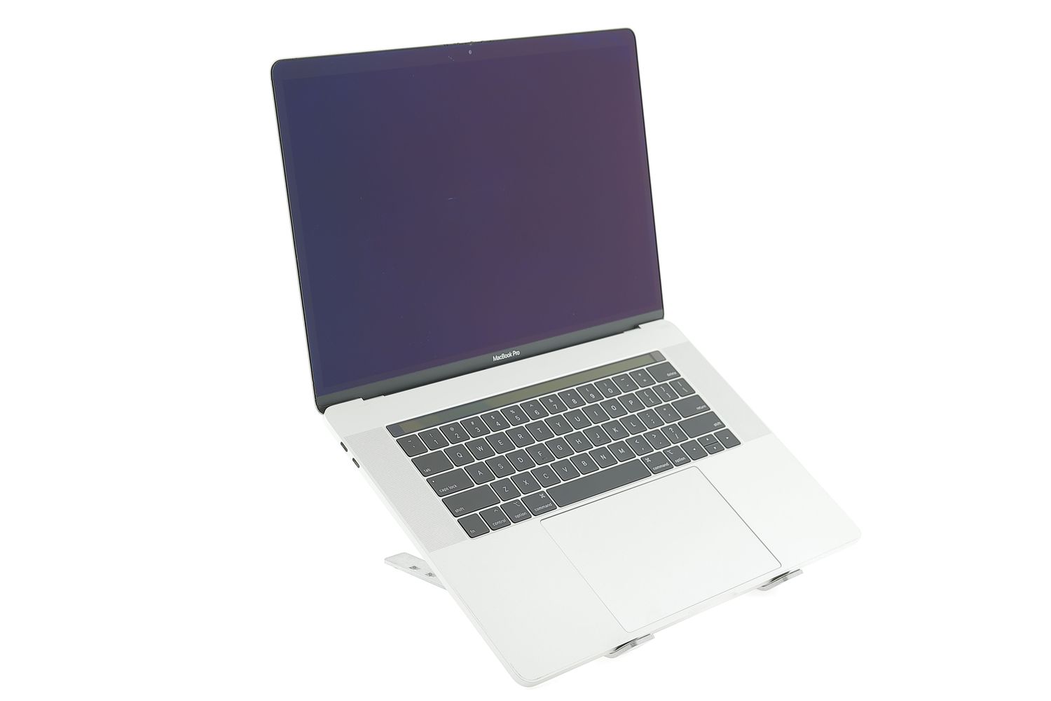 Apple MacBook Pro 15″ Touch Bar 2019, i9 2.3 GHz, 32 GB, AMD Radeon Pro 560X 1 TB Silver - Excelent