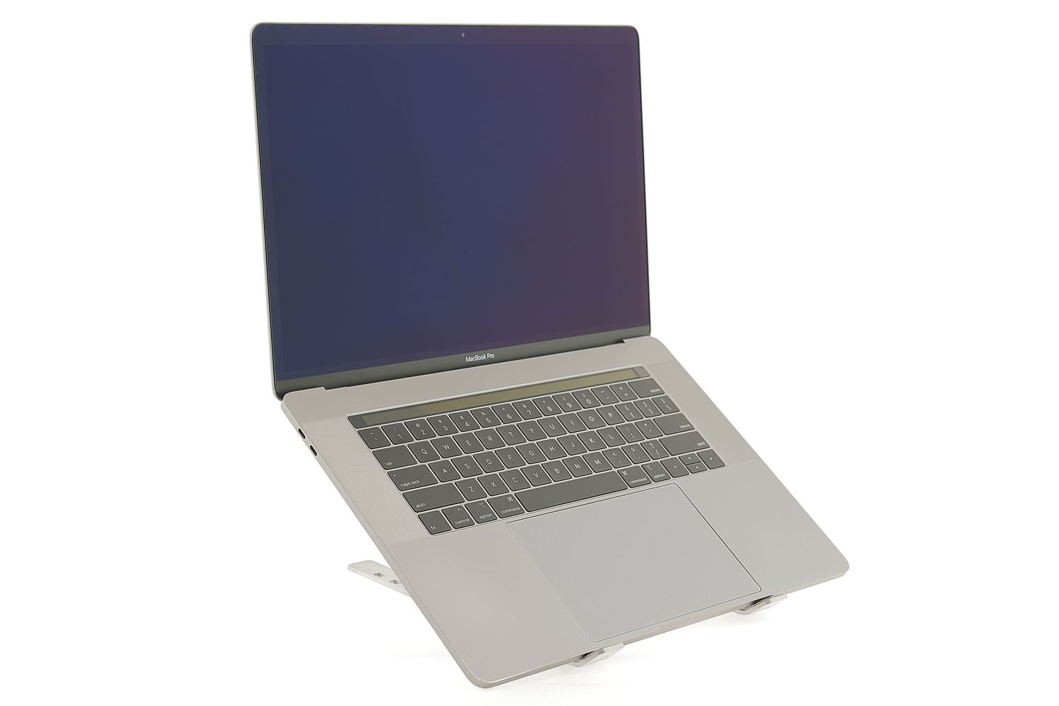 Apple MacBook Pro 15″ Touch Bar 2019, i9 2.3 GHz, 16 GB, AMD Radeon Pro 560X 1 TB Space Gray - Отлично