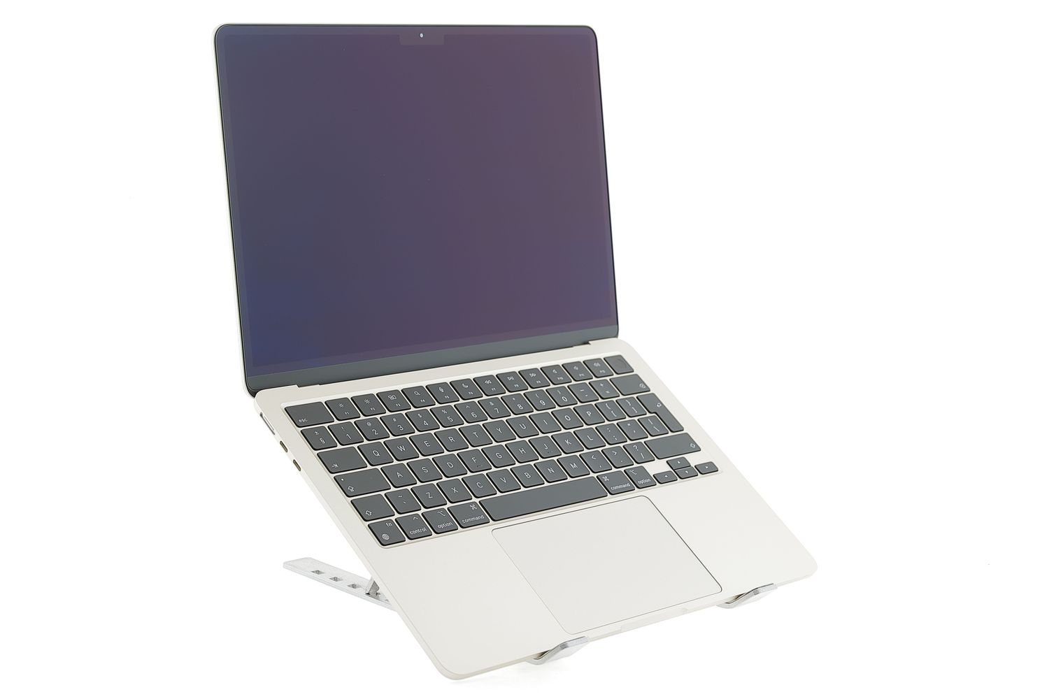 Apple MacBook Air 13″ 2022, M2 8 Cores, 16 GB, 8 core GPU 256 GB Starlight - Újszerű