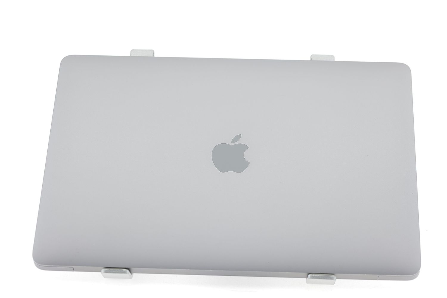Apple MacBook Air 13″ 2020, M1 8 Cores, 8 GB, 7 core GPU 256 GB Space Gray - Много добро