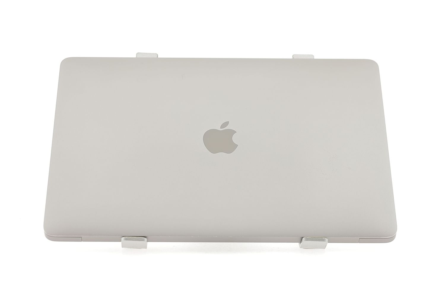 Apple MacBook Air 13″ 2020, M1 8 Cores, 16 GB, 7 core GPU 256 GB Space Gray - Много добро