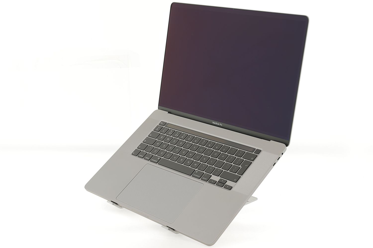 Apple MacBook Pro 16″ Touch Bar 2019, i7 2.6 GHz, 16 GB, AMD Radeon Pro 5300M 512 GB Space Gray - Excelent