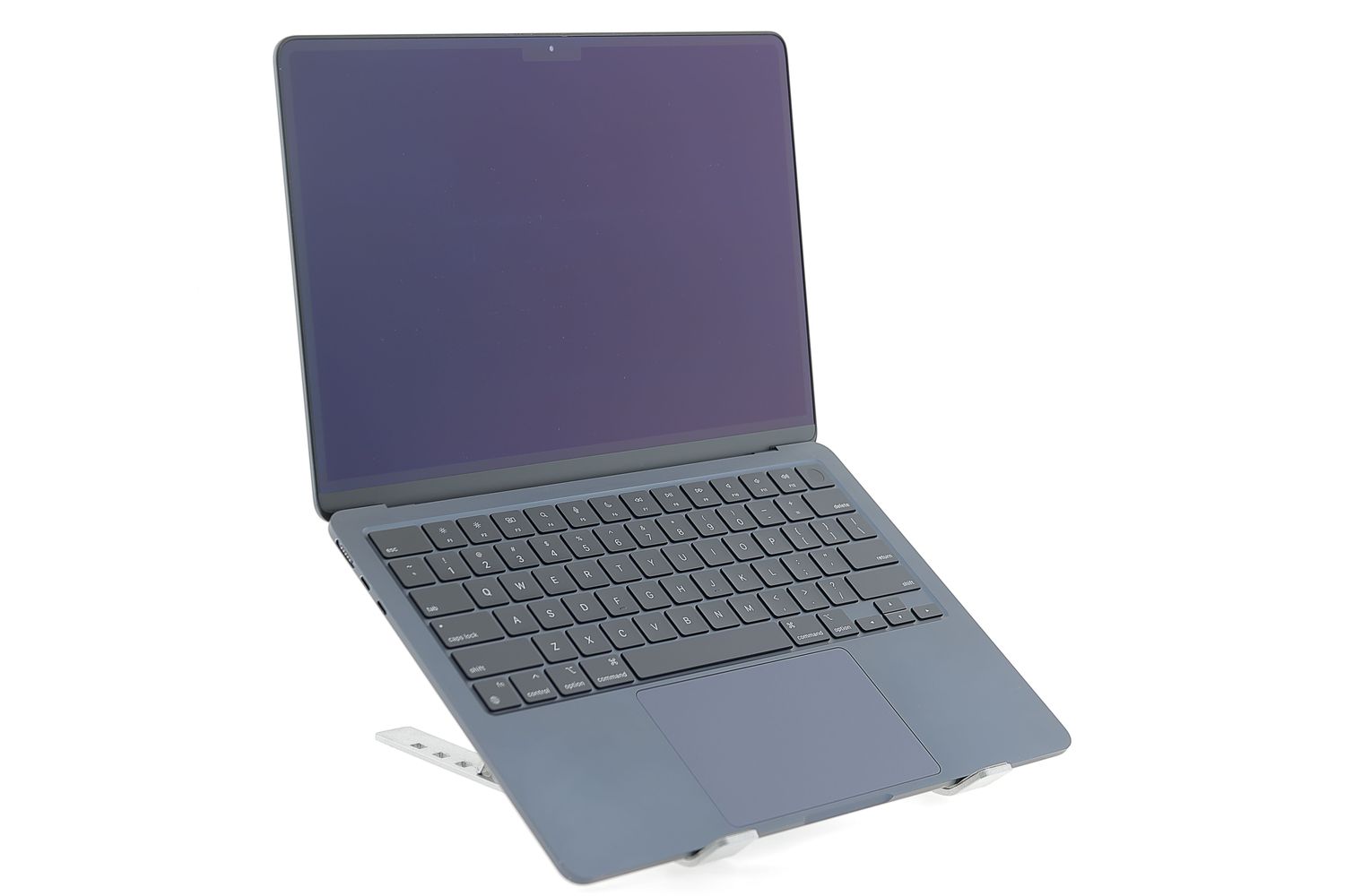 Apple MacBook Air 13″ 2022, M2 8 Cores, 16 GB, 8 core GPU 256 GB Midnight - Отлично