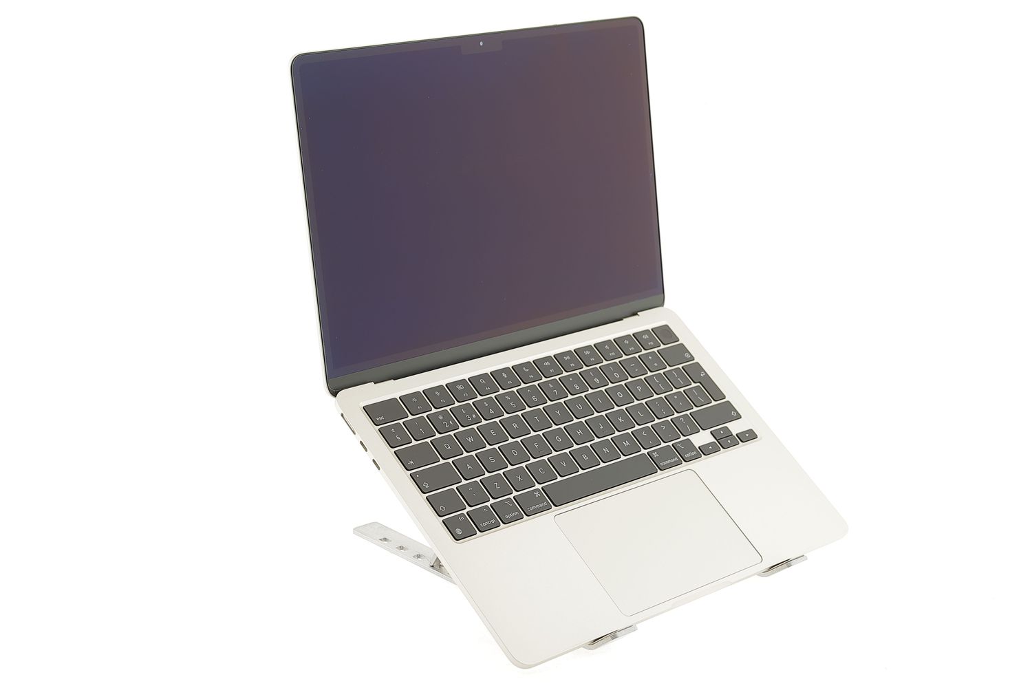 Apple MacBook Air 13″ 2022, M2 8 Cores, 8 GB, 8 core GPU 256 GB Starlight - Отлично