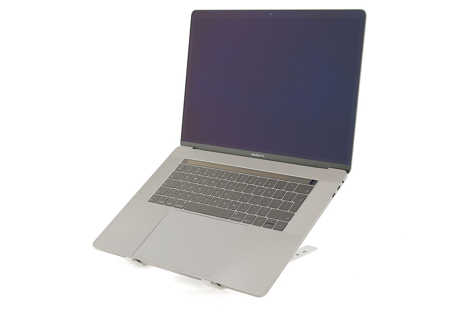 Apple MacBook Pro 15″ Touch Bar 2018, i7 2.6 GHz, 16 GB, AMD Radeon Pro 560X 512 GB Space Gray - Foarte bun