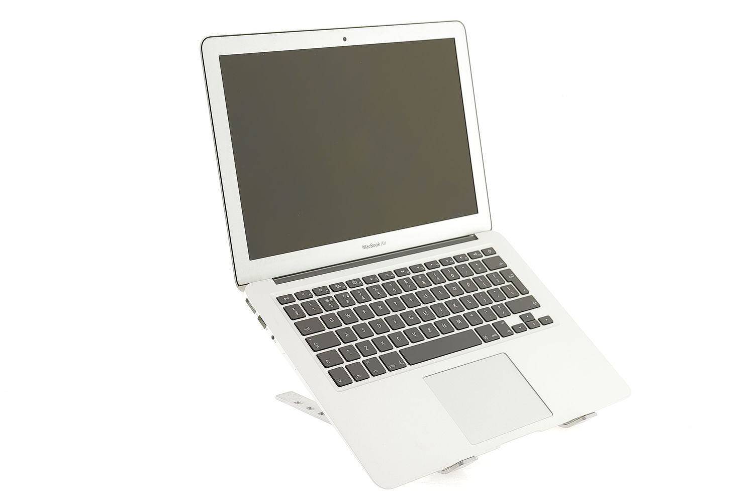 Apple MacBook Air 13″ 2017, i5 1.8 GHz, 8 GB, HD Graphics 6000 128 GB Silver - Много добро
