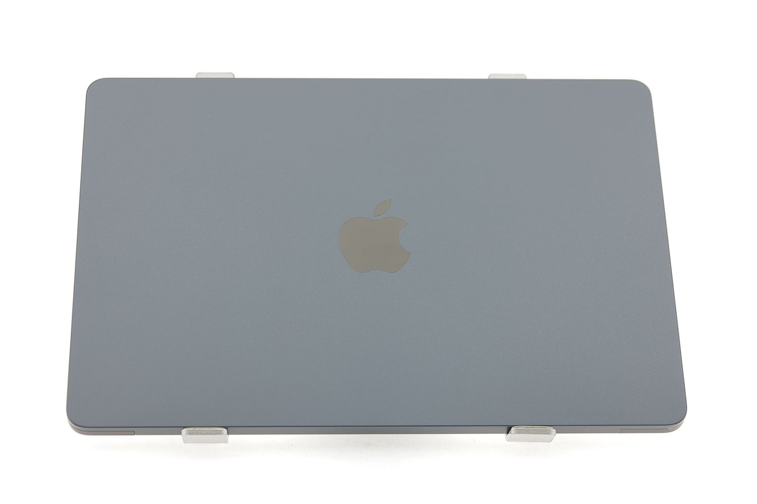 Apple MacBook Air 13″ 2022, M2 8 Cores, 8 GB, 8 core GPU 256 GB Midnight - Отлично