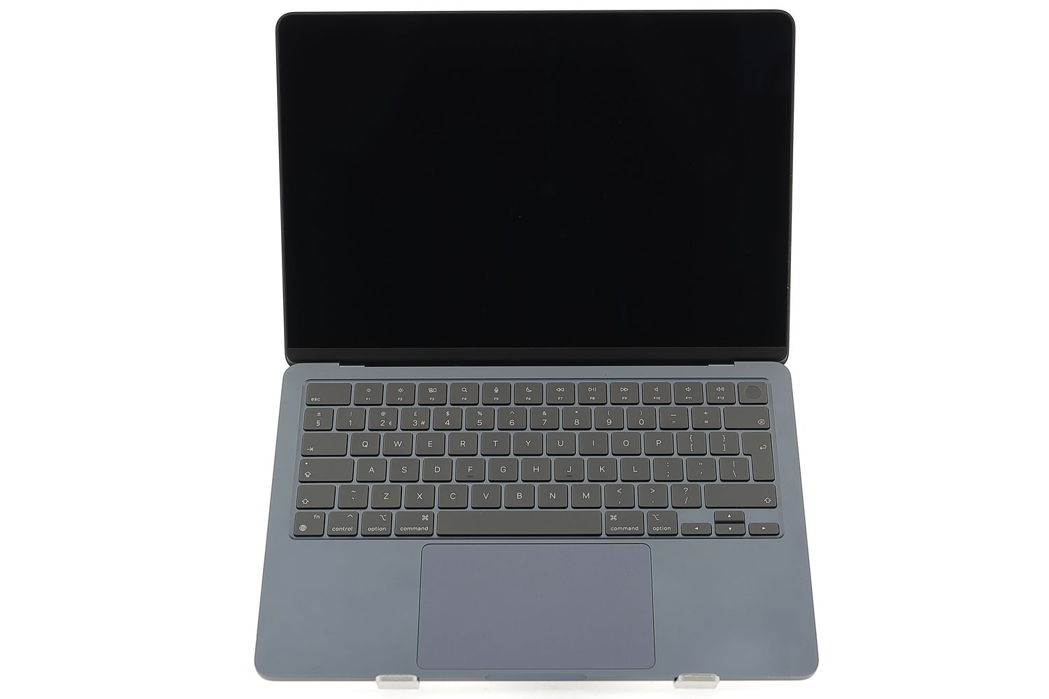 Apple MacBook Air 13″ 2022, M2 8 Cores, 8 GB, 8 core GPU 256 GB Midnight - Отлично
