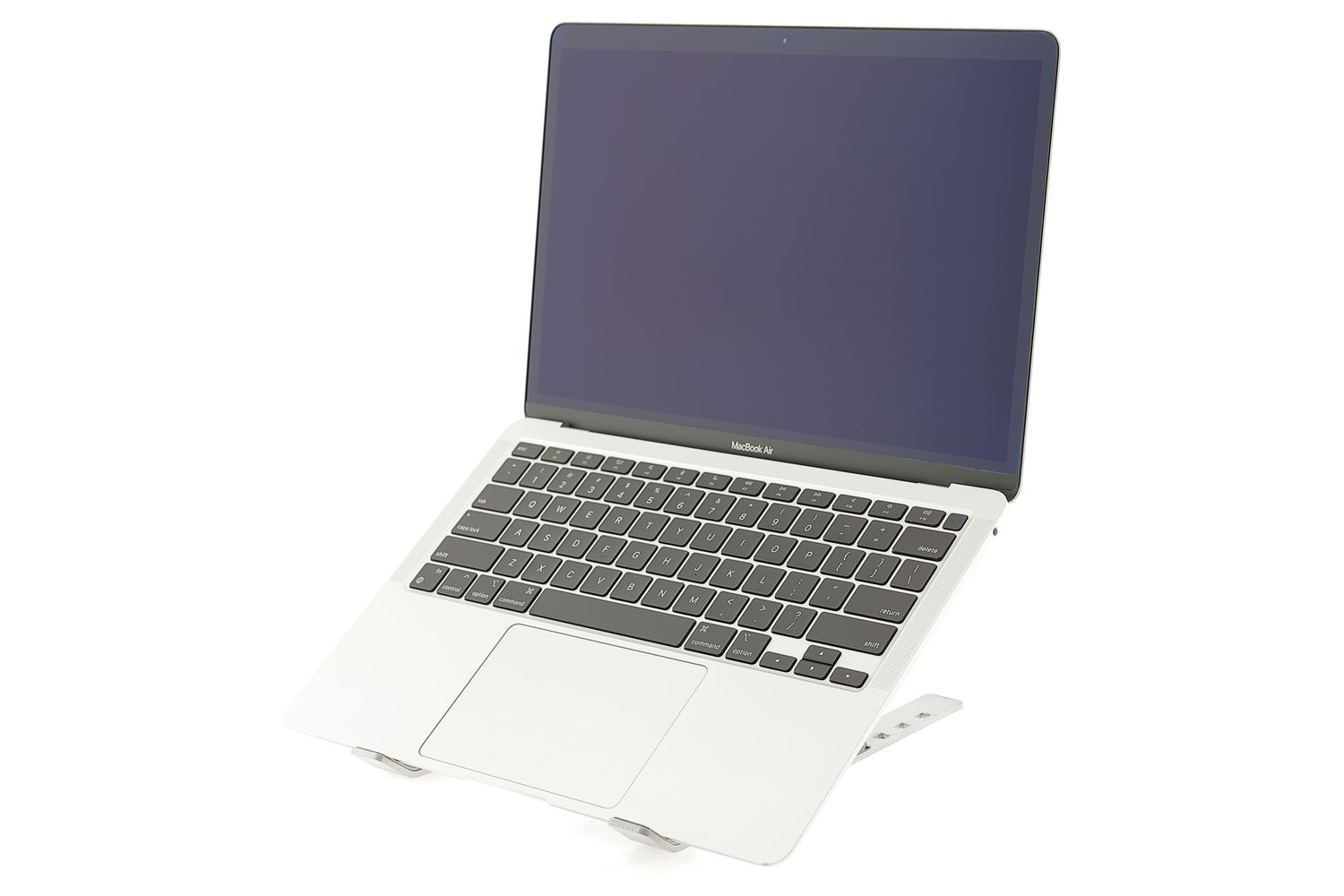 Apple MacBook Air 13″ 2020, i3 1.1 GHz, 8 GB, Intel Iris Plus 256 GB Silver - Foarte bun