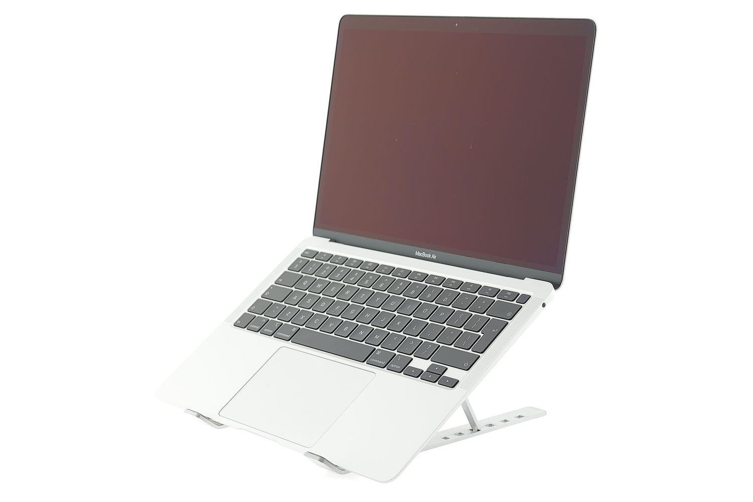 Apple MacBook Air 13″ 2020, i3 1.1 GHz, 8 GB, Intel Iris Plus 256 GB Silver - Много добро