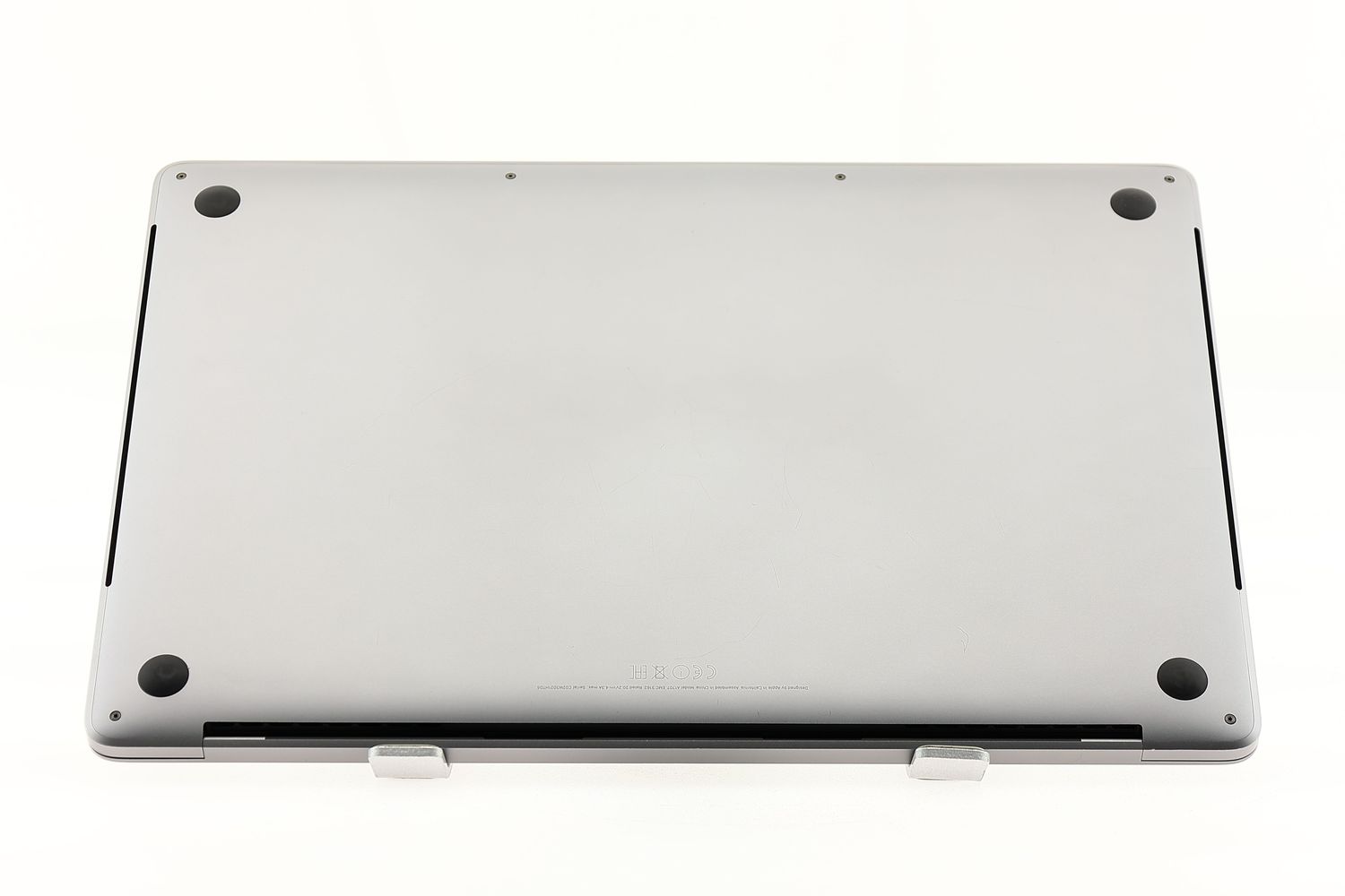 Apple MacBook Pro 15″ Touch Bar 2017, i7 2.8 GHz, 16 GB, AMD Radeon Pro 555 256 GB Space Gray - Много добро