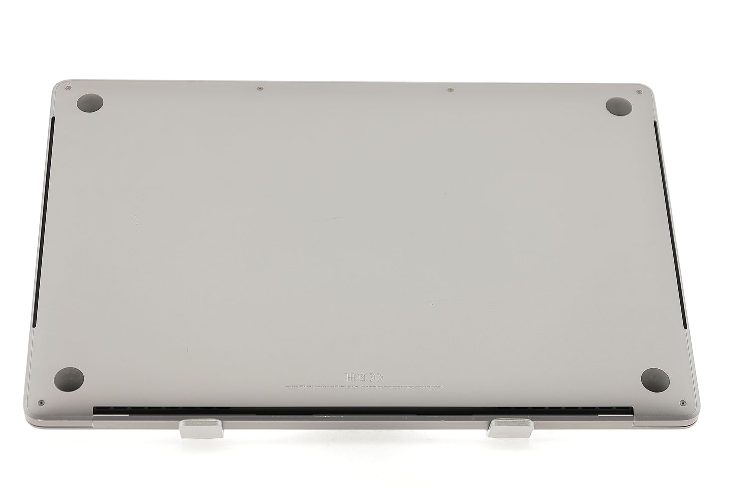 Apple MacBook Pro 15″ Touch Bar 2018, i7 2.2 GHz, 32 GB, AMD Radeon Pro 555X 256 GB Space Gray - Foarte bun