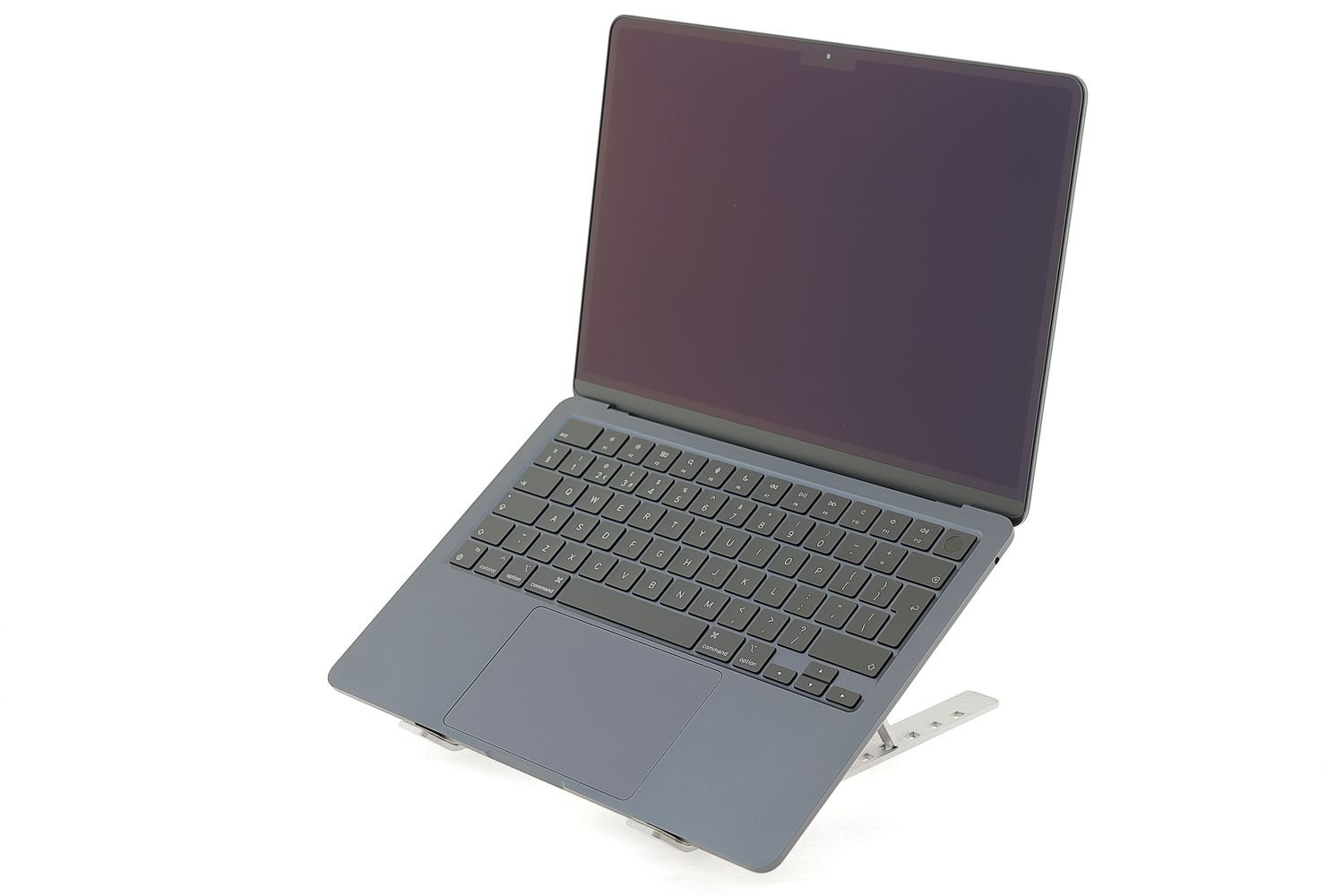 Apple MacBook Air 13″ 2022, M2 8 Cores, 8 GB, 8 core GPU 256 GB Midnight - Újszerű