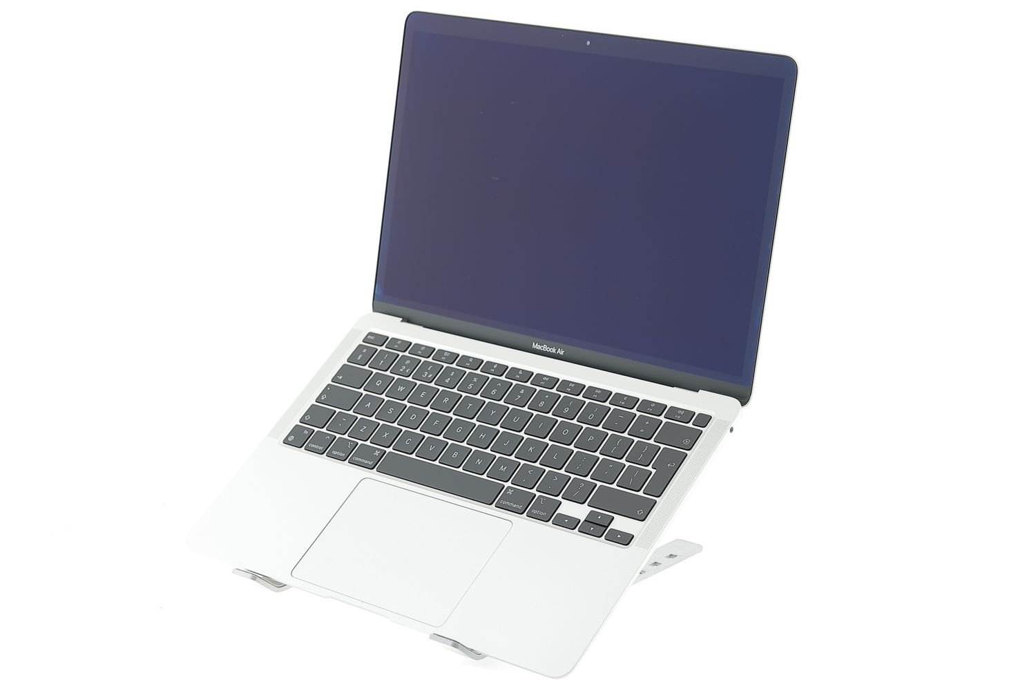 Apple MacBook Air 13″ 2020, M1 8 Cores, 8 GB, 7 core GPU 256 GB Silver - Отлично