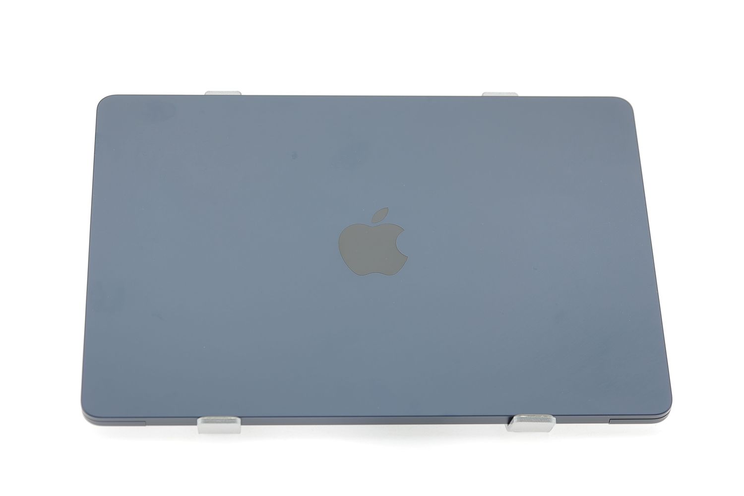 Apple MacBook Air 13″ 2022, M2 8 Cores, 8 GB, 8 core GPU 256 GB Midnight - Много добро