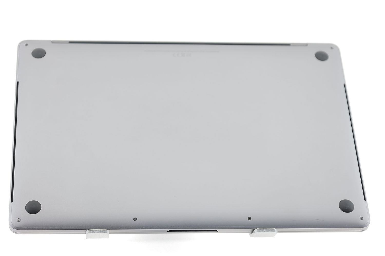 Apple MacBook Pro 15″ Touch Bar 2018, i7 2.6 GHz, 16 GB, AMD Radeon Pro 560X 512 GB Space Gray - Като нов