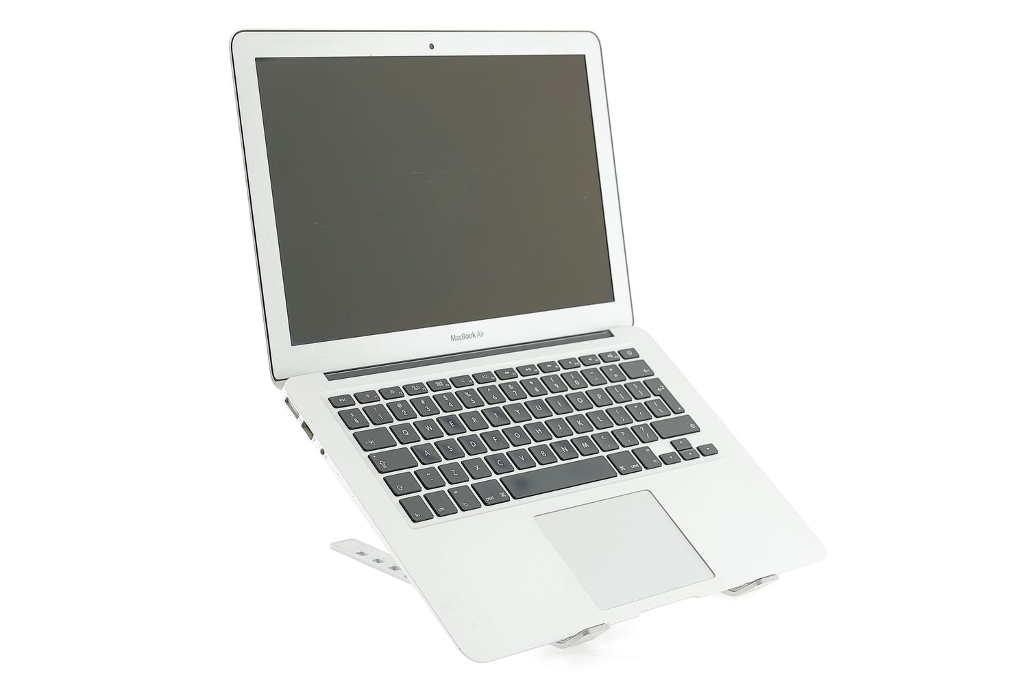 Apple MacBook Air 13″ 2017, i5 1.8 GHz, 8 GB, HD Graphics 6000 128 GB Silver - Много добро