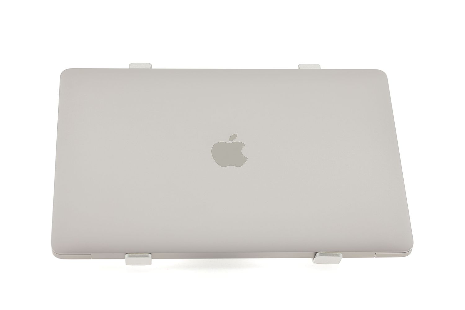 Apple MacBook Air 13″ 2020, i3 1.1 GHz, 8 GB, Intel Iris Plus 256 GB Space Gray - Excelent