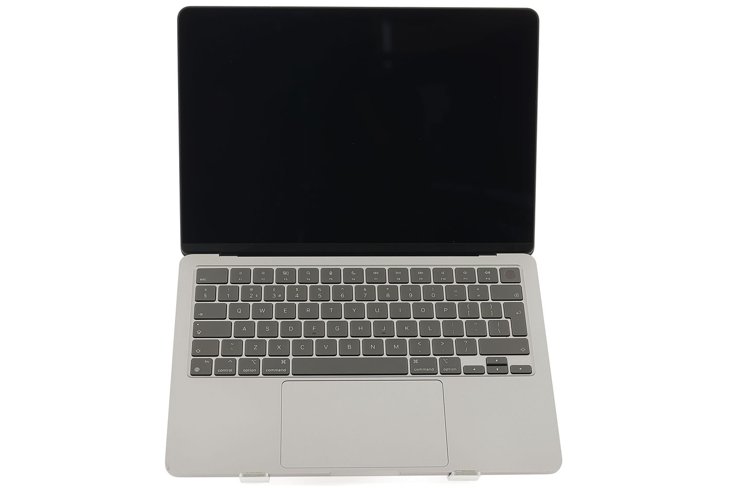 Apple MacBook Air 13″ 2024, M3 8 Cores, 8 GB, 8 core GPU 256 GB Space Gray - Nagyon jó