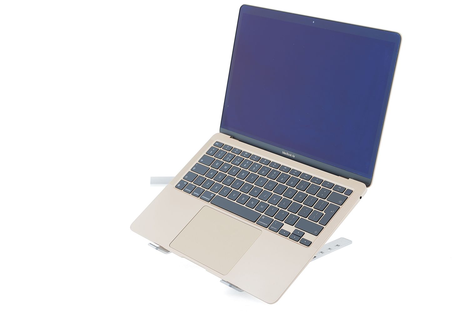 Apple MacBook Air 13″ 2020, M1 8 Cores, 8 GB, 7 core GPU 256 GB Gold - Много добро