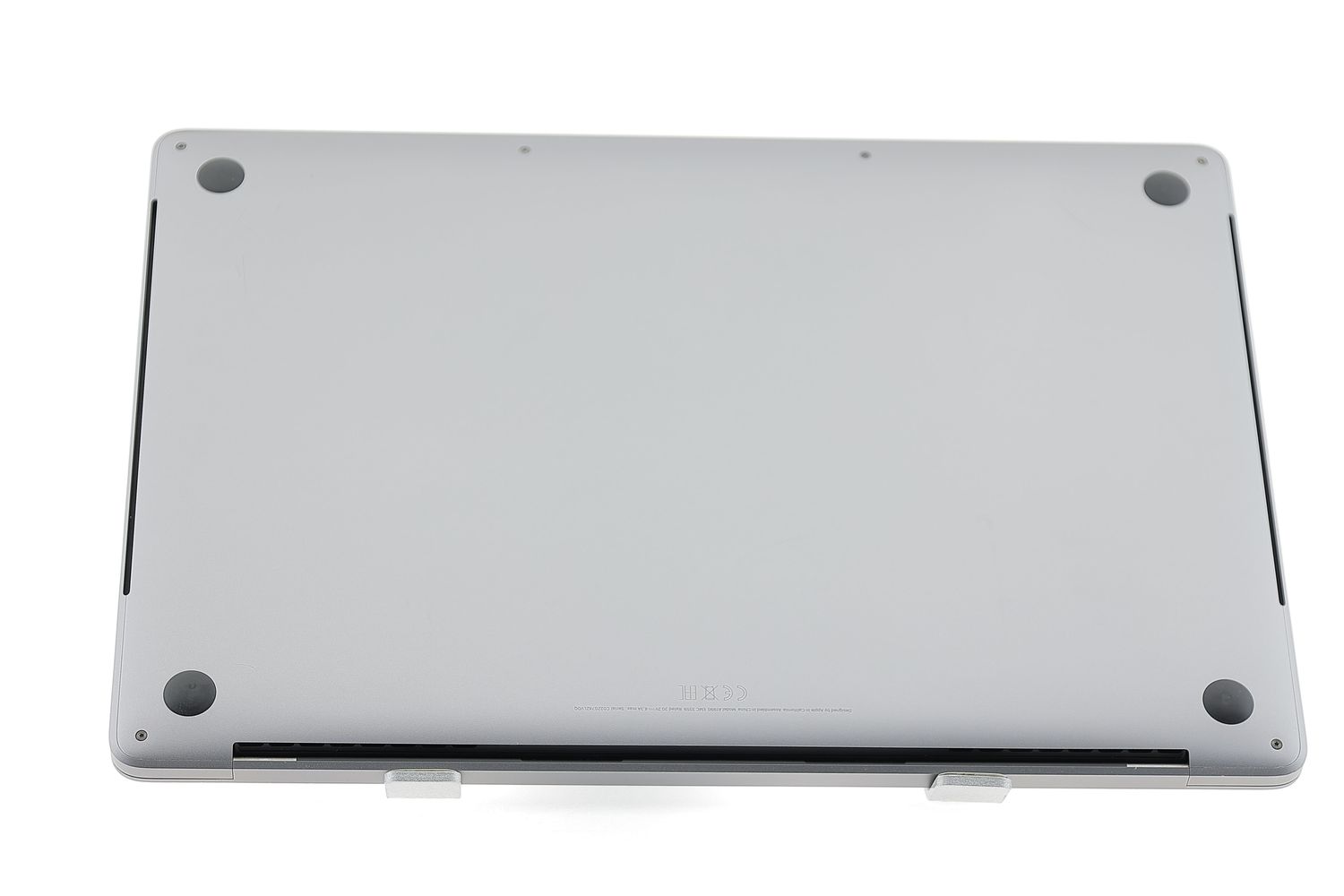 Apple MacBook Pro 15″ Touch Bar 2018, i7 2.6 GHz, 16 GB, AMD Radeon Pro 555X 256 GB Space Gray - Отлично