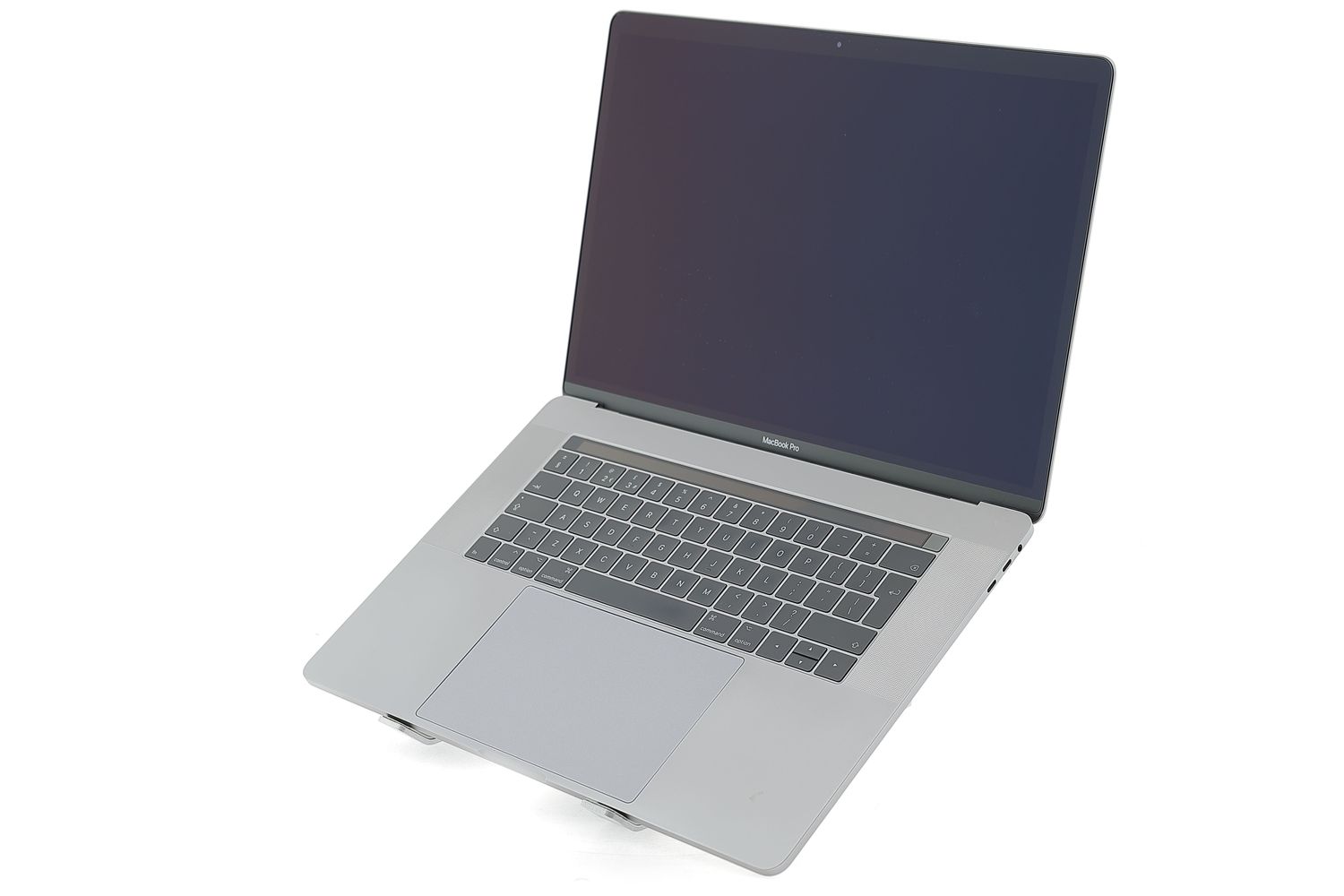Apple MacBook Pro 15″ Touch Bar 2017, i7 2.8 GHz, 16 GB, AMD Radeon Pro 555 256 GB Space Gray - Отлично