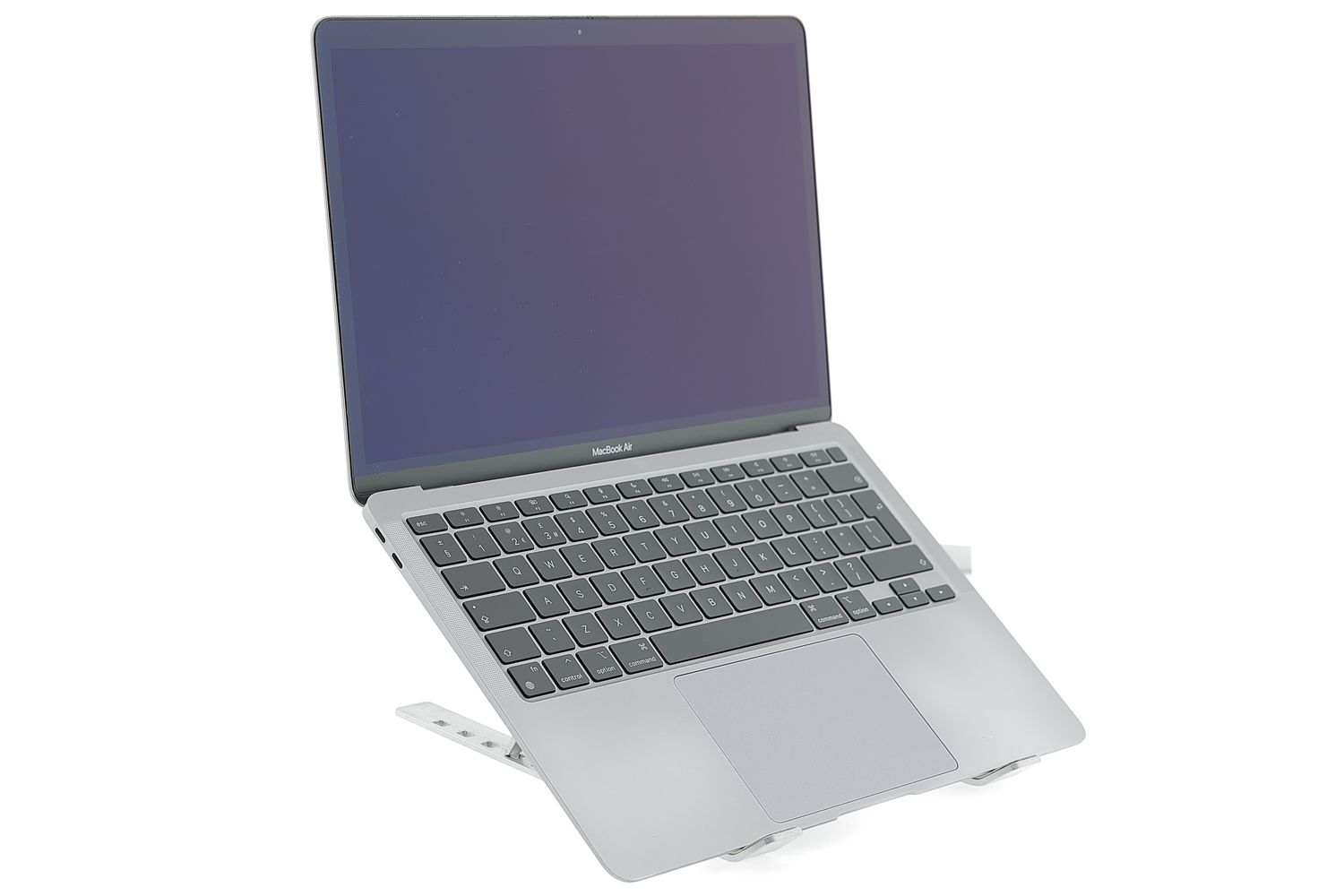 Apple MacBook Air 13″ 2020, i3 1.1 GHz, 8 GB, Intel Iris Plus 256 GB Space Gray - Jó