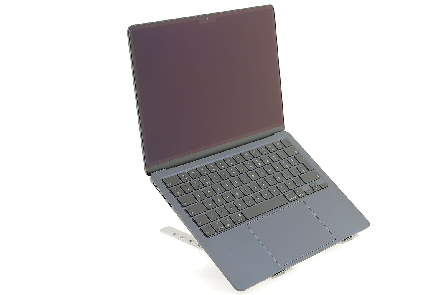Apple MacBook Air 13″ 2022, M2 8 Cores, 8 GB, 8 core GPU 256 GB Midnight - Újszerű