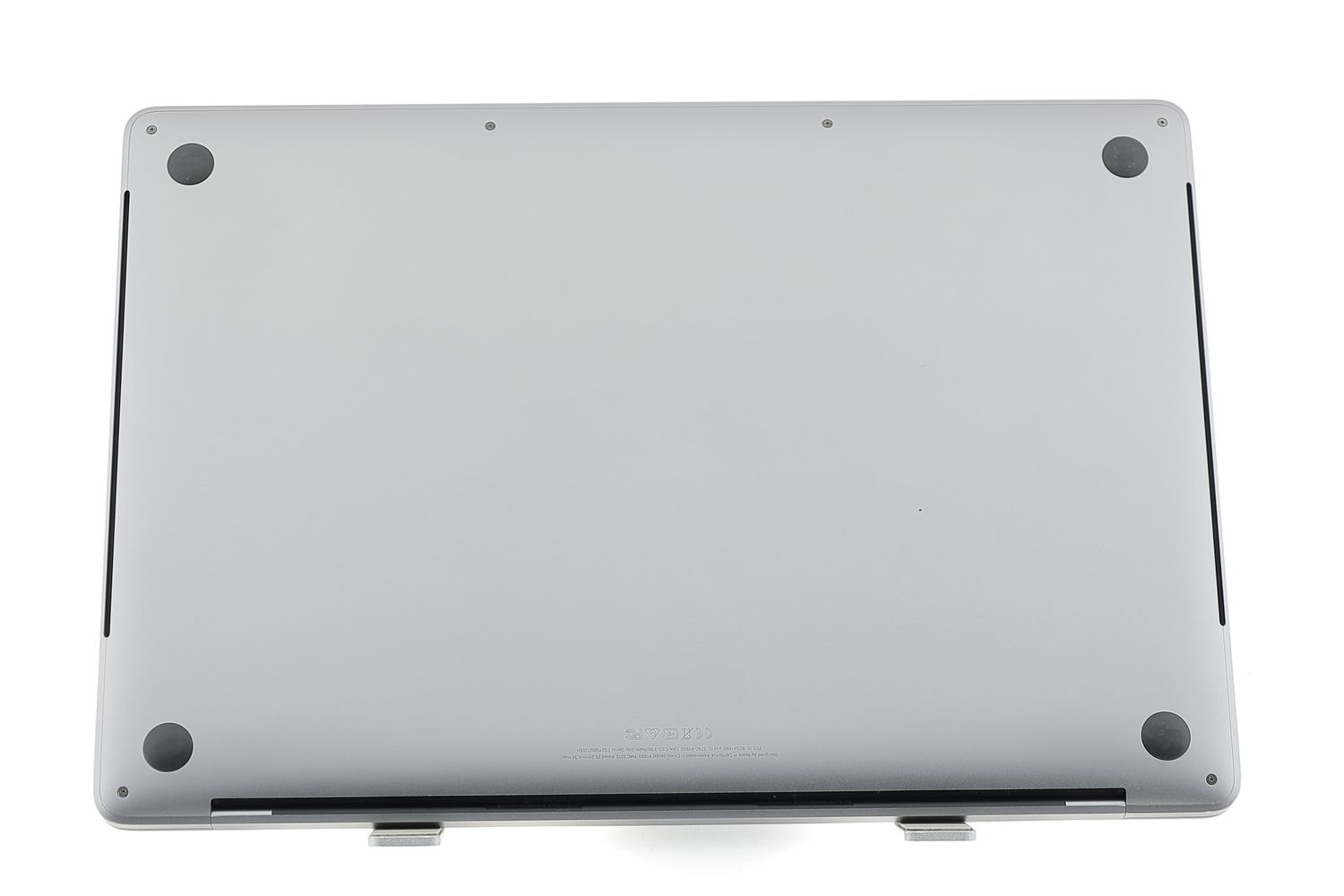 Apple MacBook Pro 15″ Touch Bar 2018, i7 2.2 GHz, 16 GB, AMD Radeon Pro 555X 256 GB Space Gray - Excelent