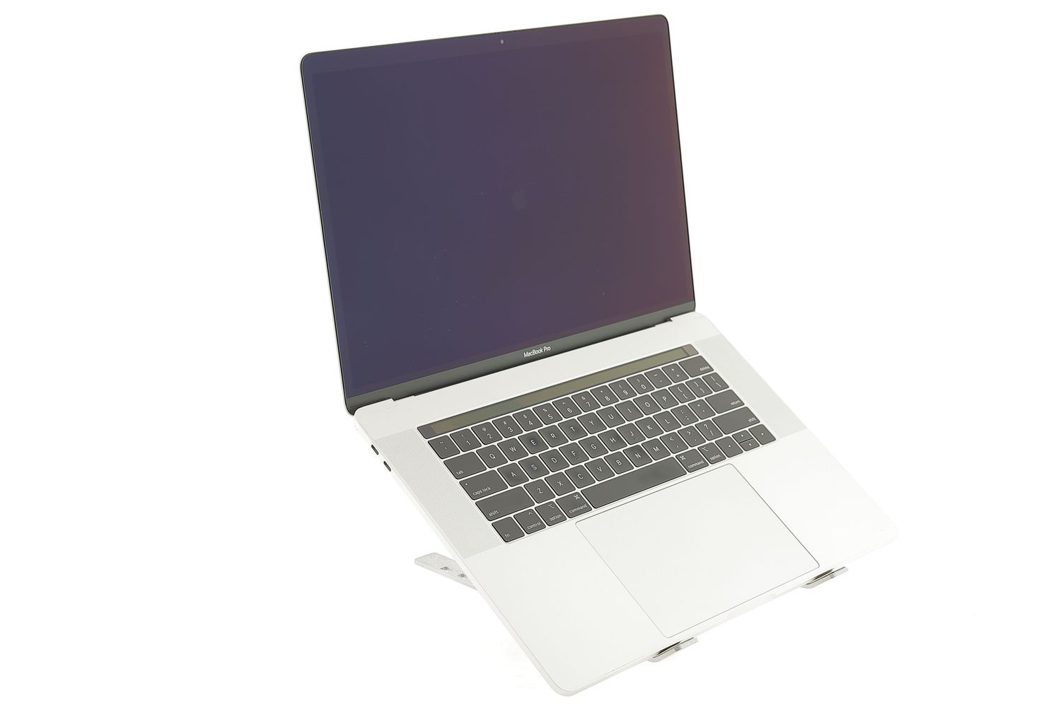 Apple MacBook Pro 15″ Touch Bar 2019, i9 2.4 GHz, 32 GB, AMD Radeon Pro 560x 1 TB Silver - Excelent