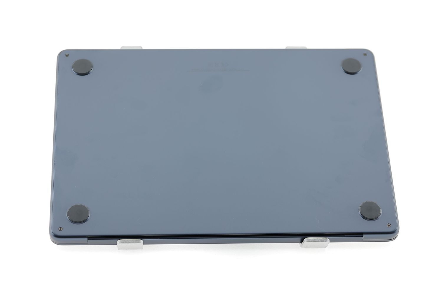 Apple MacBook Air 13″ 2022, M2 8 Cores, 8 GB, 8 core GPU 256 GB Midnight - Много добро