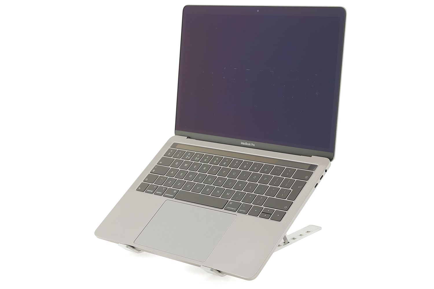 Apple MacBook Pro 13″ Touch Bar 2019, i7 2.8 GHz, 16 GB, Intel Iris Plus Graphics 655 512 GB Space Gray - Добро