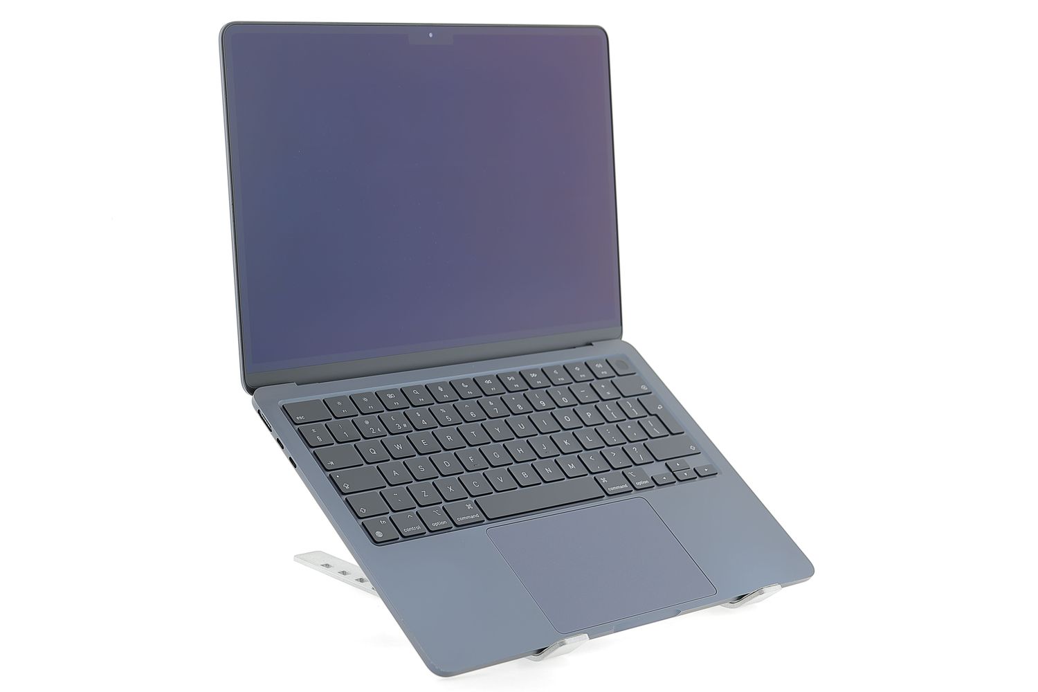 Apple MacBook Air 13″ 2022, M2 8 Cores, 8 GB, 8 core GPU 256 GB Midnight - Отлично