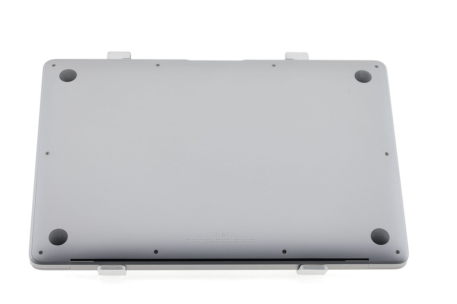Apple MacBook Air 13″ 2020, M1 8 Cores, 8 GB, 8 core GPU 512 GB Space Gray - Много добро