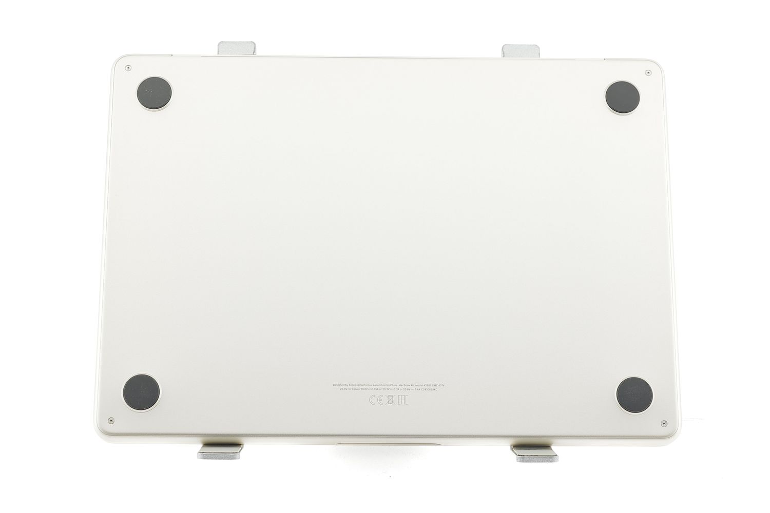 Apple MacBook Air 13″ 2022, M2 8 Cores, 16 GB, 8 core GPU 256 GB Starlight - Като нов