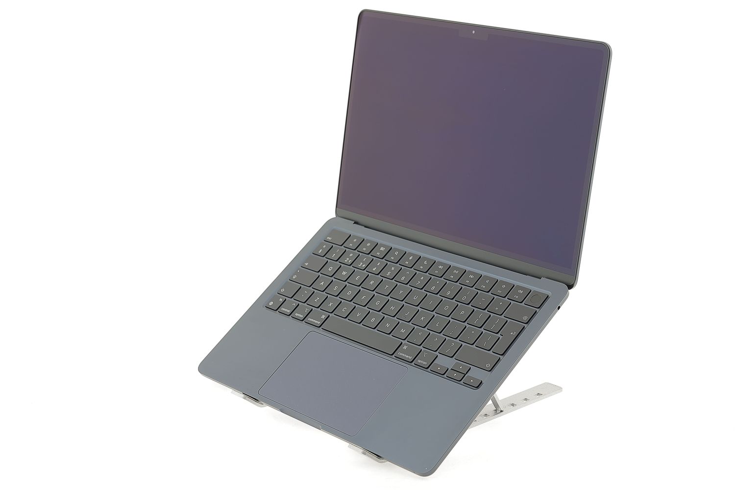 Apple MacBook Air 13″ 2022, M2 8 Cores, 8 GB, 8 core GPU 256 GB Midnight - Отлично