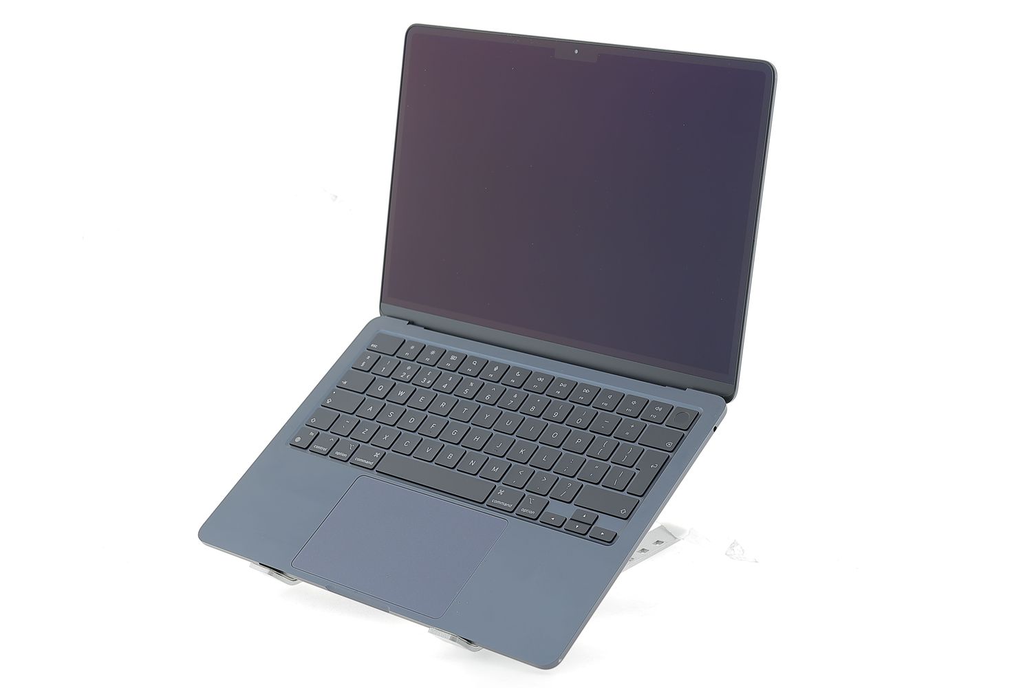 Apple MacBook Air 13″ 2022, M2 8 Cores, 24 GB, 10 core GPU 1 TB Midnight - Много добро