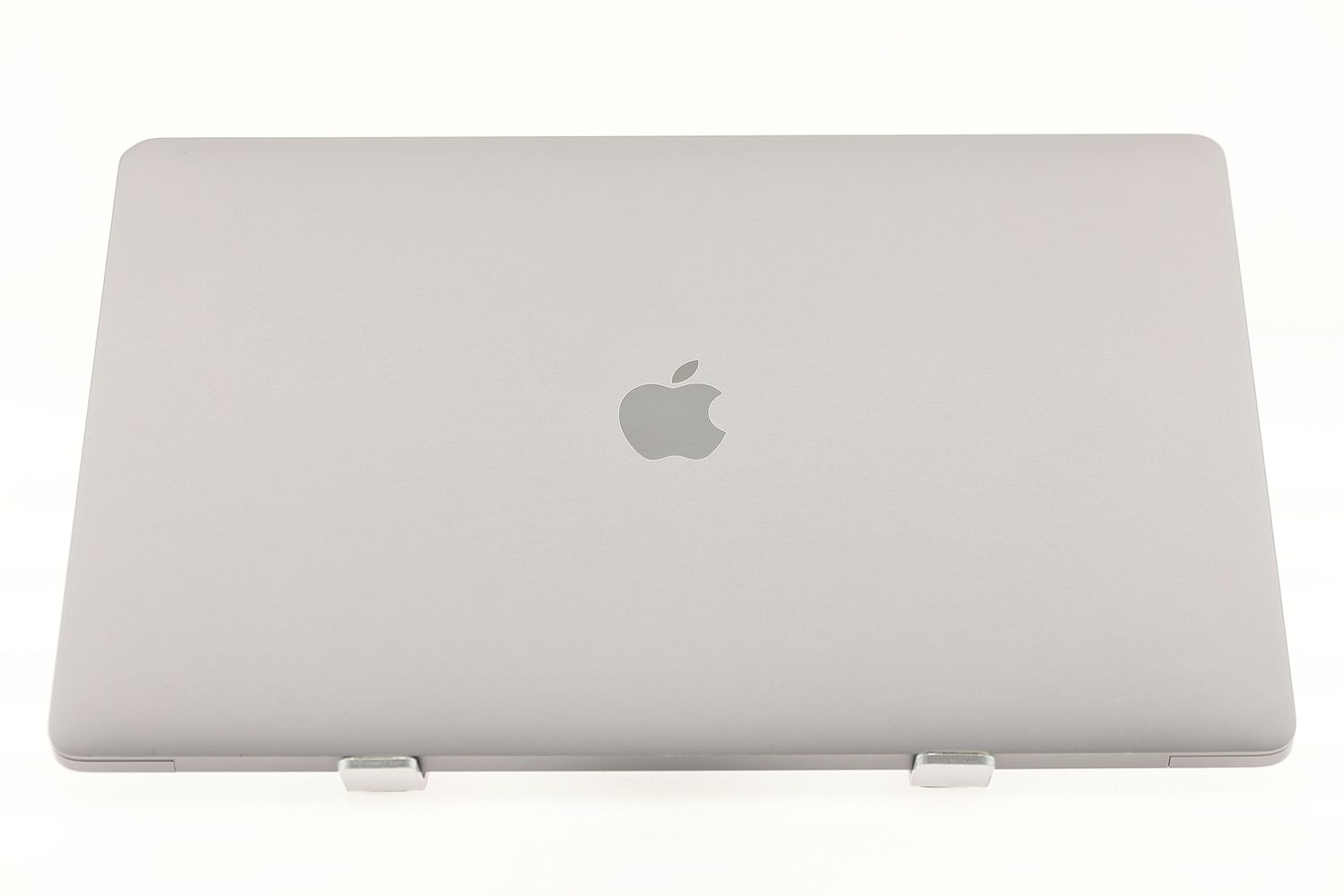 Apple MacBook Pro 15″ Touch Bar 2017, i7 2.8 GHz, 16 GB, AMD Radeon Pro 555 256 GB Space Gray - Много добро