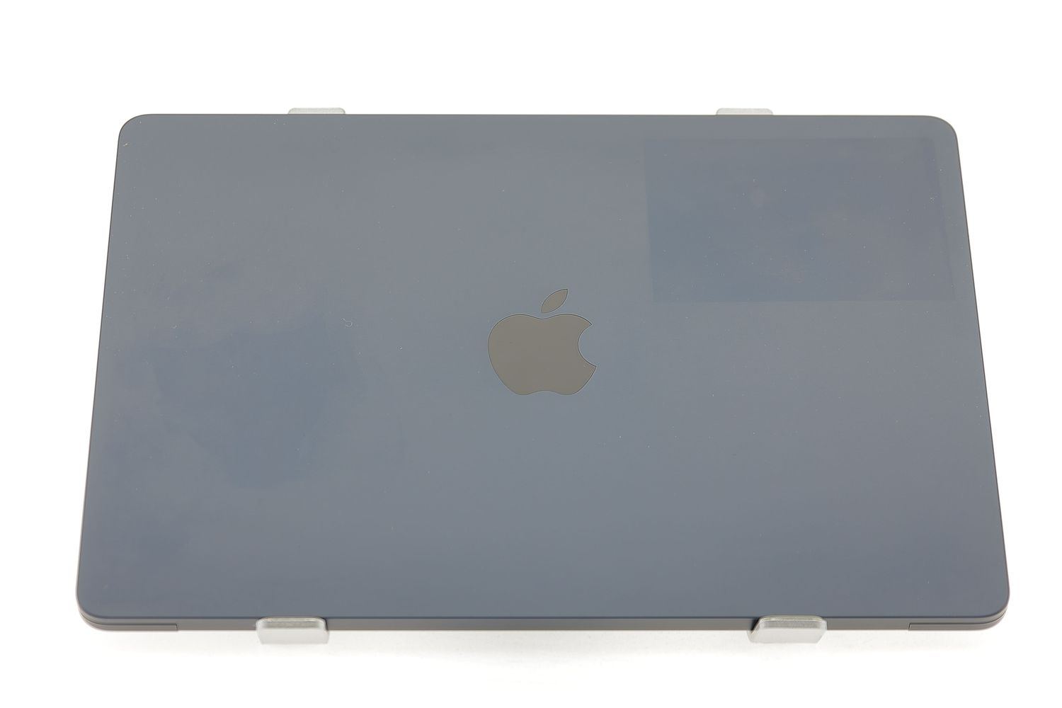 Apple MacBook Air 13″ 2022, M2 8 Cores, 8 GB, 8 core GPU 256 GB Midnight - Отлично