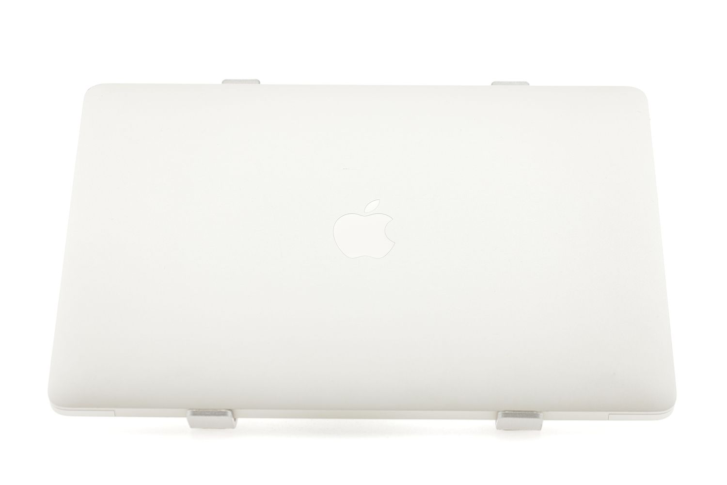 Apple MacBook Pro 13″ 2022, M2 8 Cores, 8 GB, 10 core GPU 256 GB Silver - Много добро