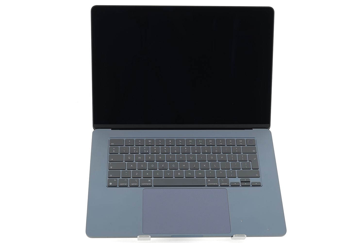 Apple MacBook Air 15″ 2024, M3 8 Cores, 8 GB, 10 core GPU 256 GB Midnight - Kiváló