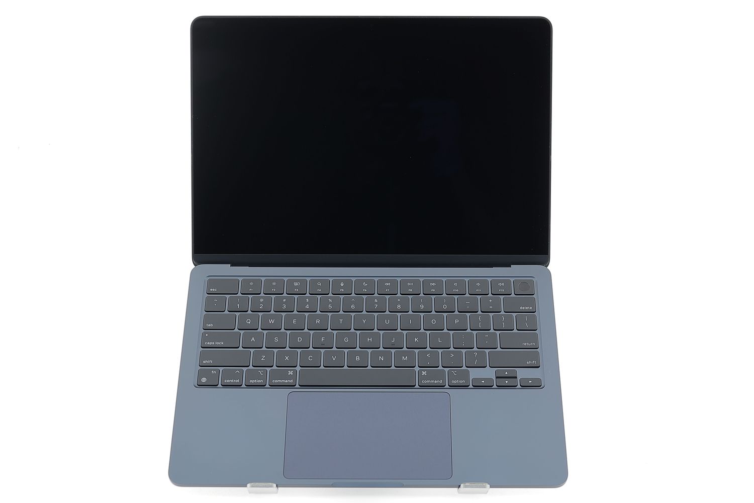 Apple MacBook Air 13″ 2022, M2 8 Cores, 16 GB, 8 core GPU 256 GB Midnight - Отлично