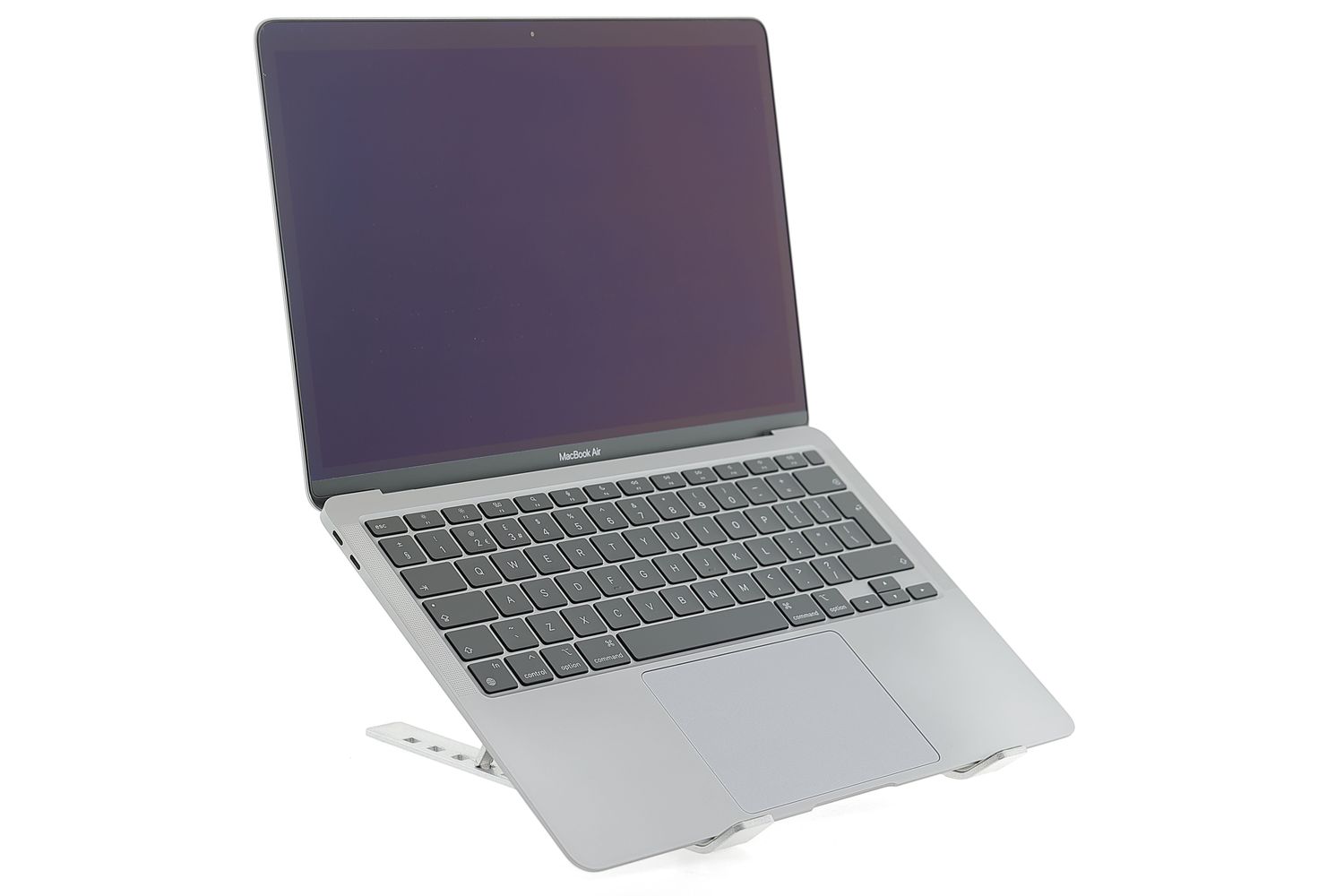 Apple MacBook Air 13″ 2020, i3 1.1 GHz, 8 GB, Intel Iris Plus 256 GB Space Gray - Отлично