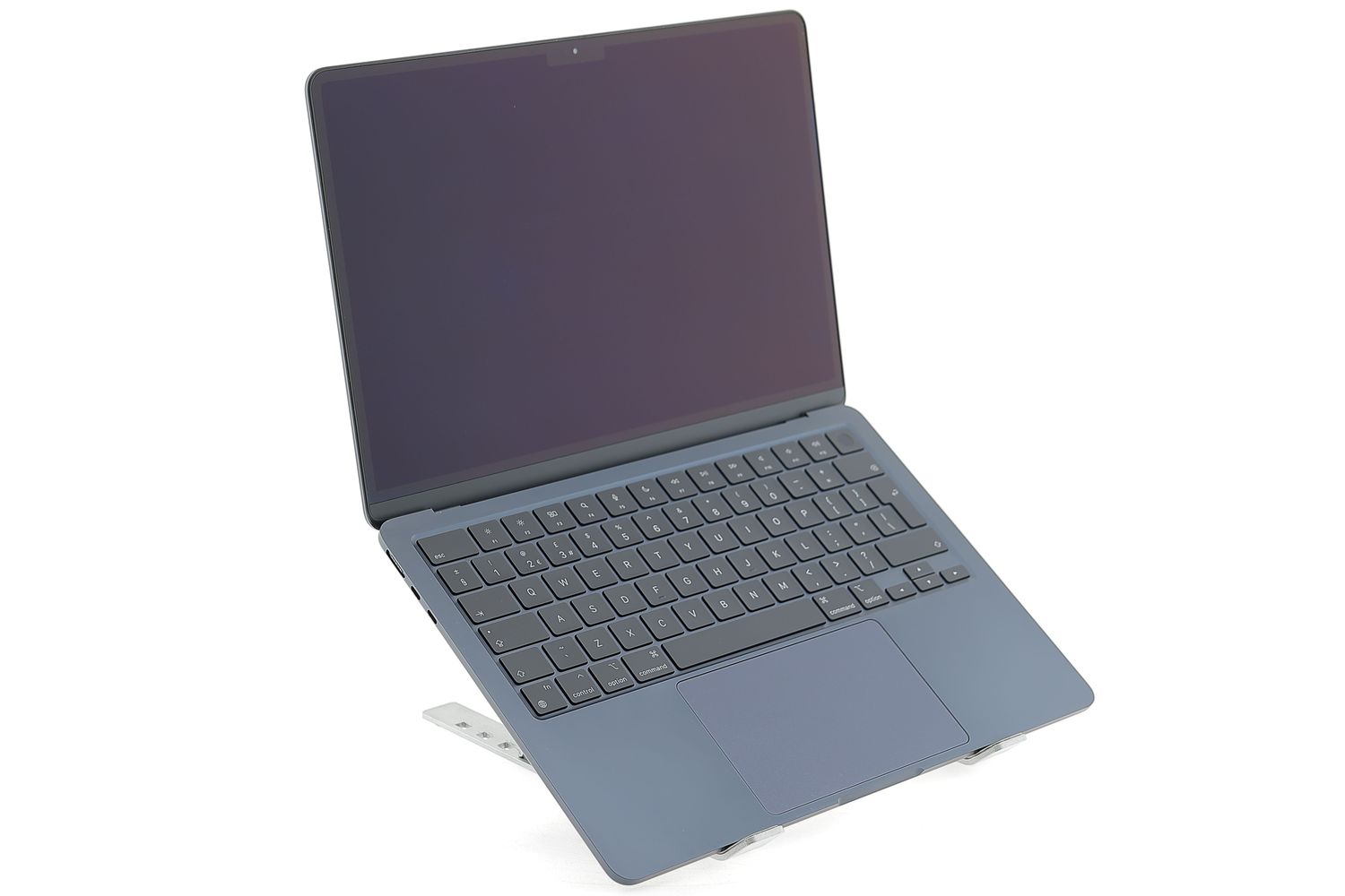 Apple MacBook Air 13″ 2022, M2 8 Cores, 8 GB, 8 core GPU 256 GB Midnight - Отлично