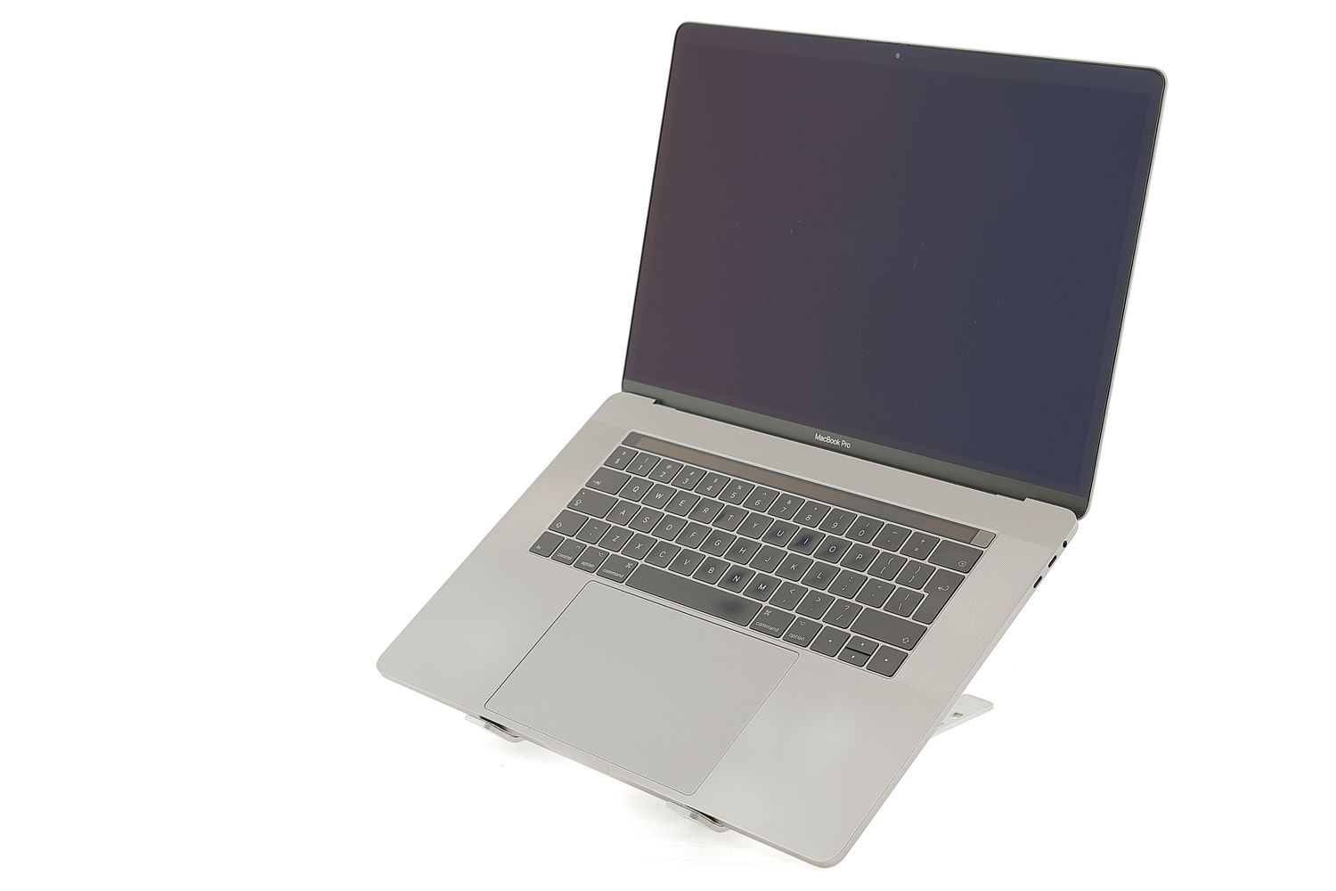 Apple MacBook Pro 15″ Touch Bar 2017, i7 2.9 GHz, 16 GB, AMD Radeon Pro 560 512 GB Space Gray - Много добро
